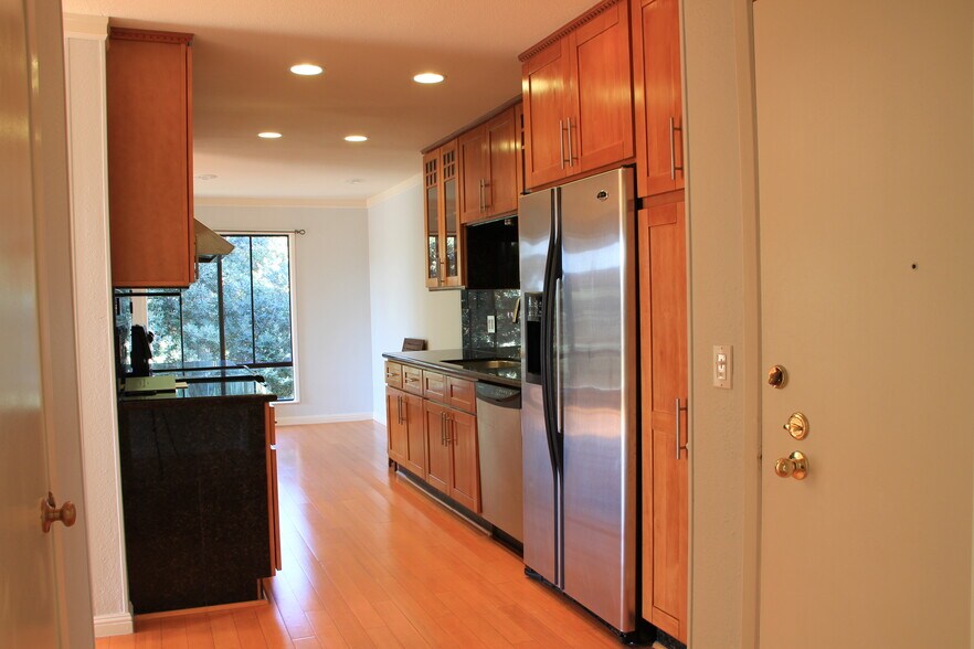 Building Photo - 4 Admiral Dr