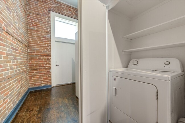 Building Photo - 213 23rd Street Rear