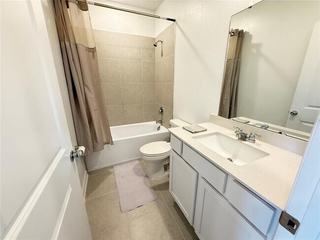 Building Photo - 2611 Skyline Lp