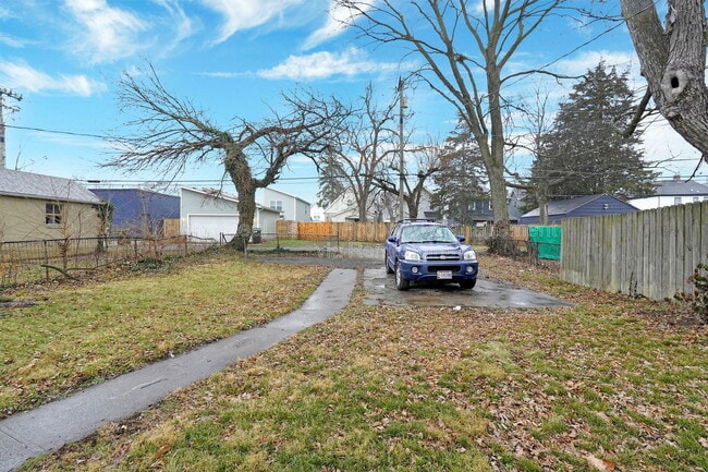 Building Photo - 973 Kelton Ave