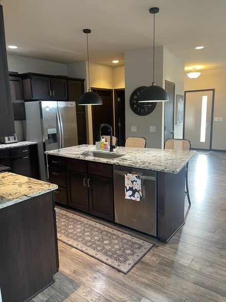 Building Photo - 5370 Little Bluestem Dr