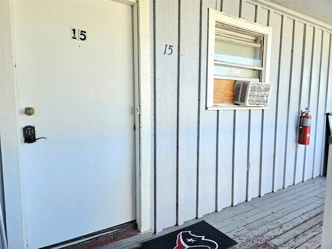 Building Photo - 1109 Broadway Avenue J