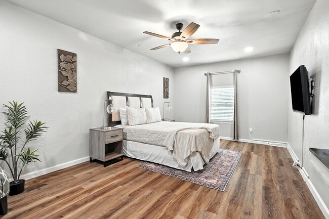 Building Photo - 426 Penrose Dr