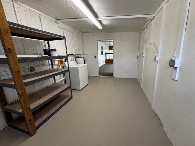 Building Photo - 1350 County Dr