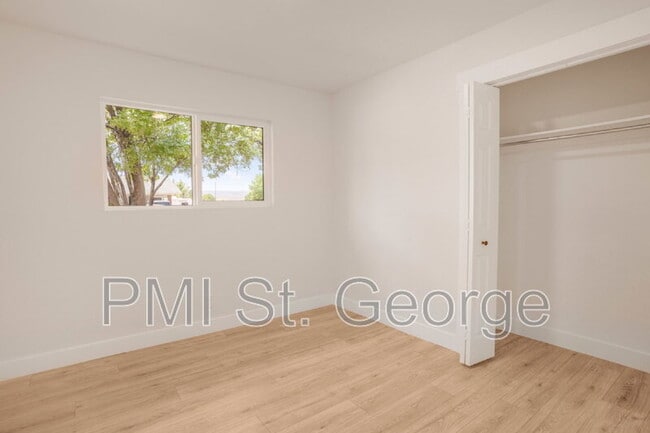 Building Photo - 1098 N 1900 W
