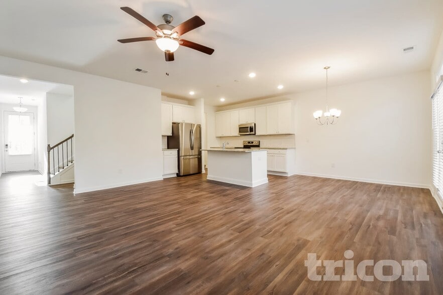 Building Photo - 2070 Rosemary Park Ln