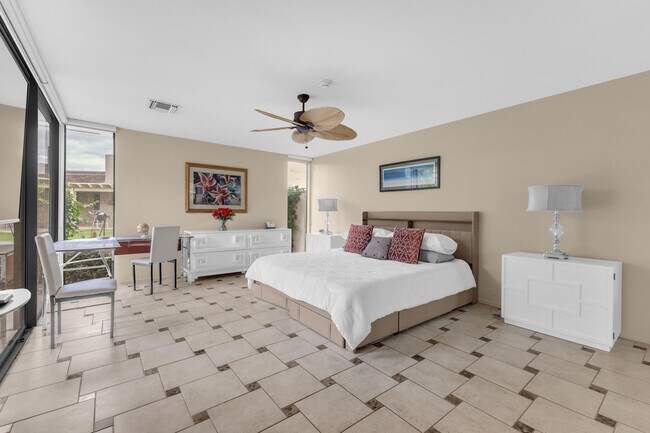 Building Photo - 31 Stanford Dr