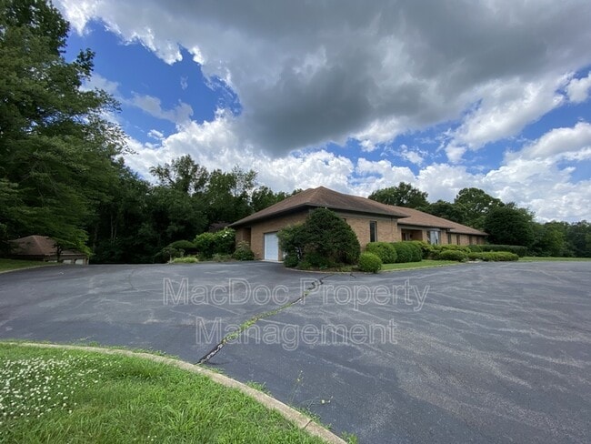 Building Photo - 11225 N Club Dr