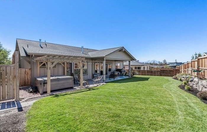 Building Photo - 4575 SW Antelope Ave