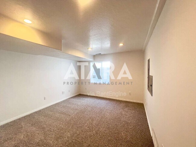 Building Photo - 11837 Sunrise View Dr