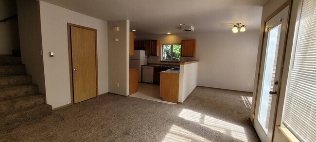 Primary Photo - 2814 Queen St