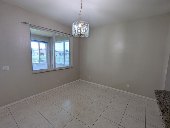 Building Photo - 589 Waverly Cir