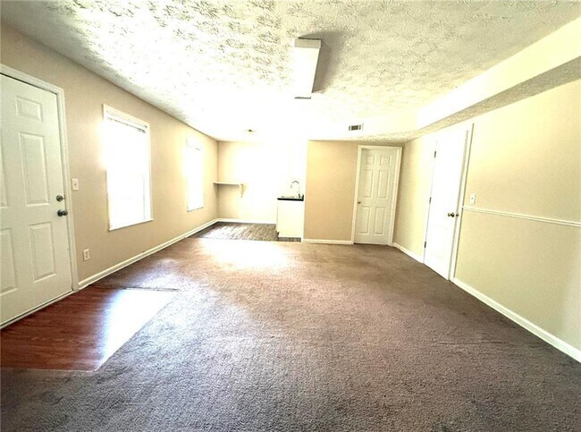 Building Photo - 3683 White Pine Rd