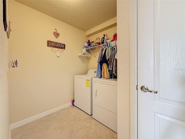 Building Photo - 6467 Willowshire Way
