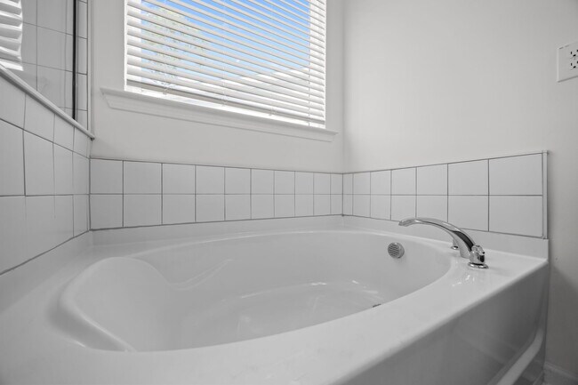 Building Photo - 2710 Turner Pines Dr