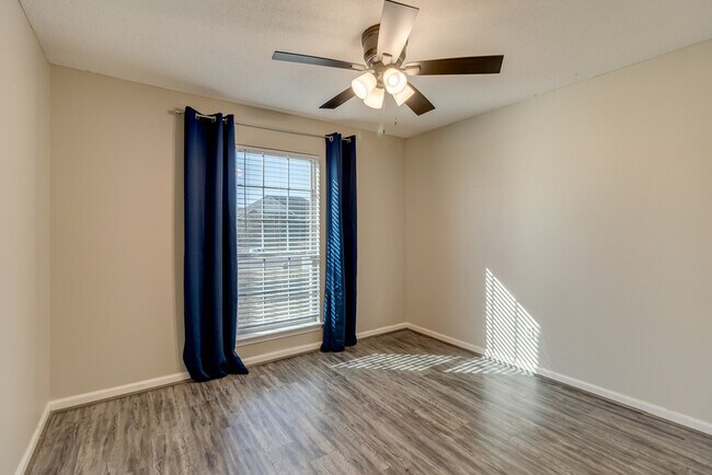 Building Photo - 19 Aquinnah Dr