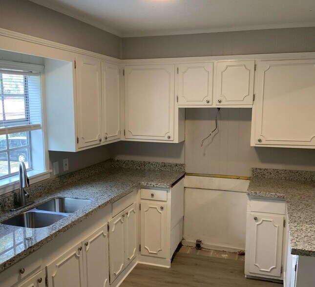 Building Photo - 219 Stonewall St