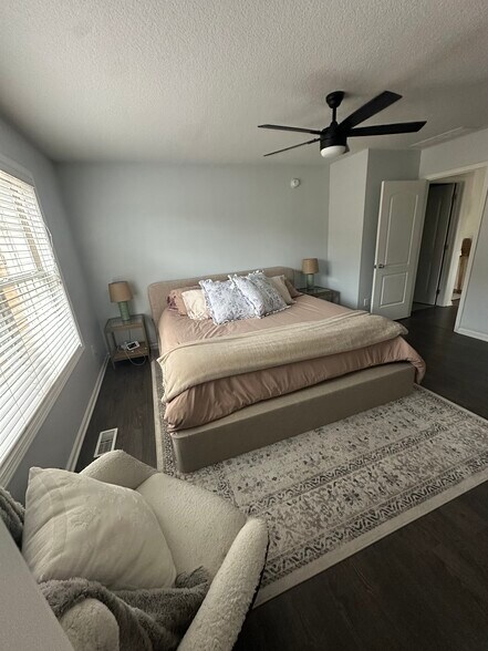 Building Photo - 9527 Acacia Psge