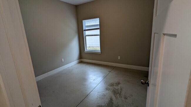 Building Photo - 8070 E 34th Ct S