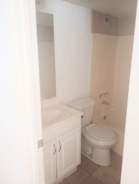 Building Photo - 121 Lazy Ln