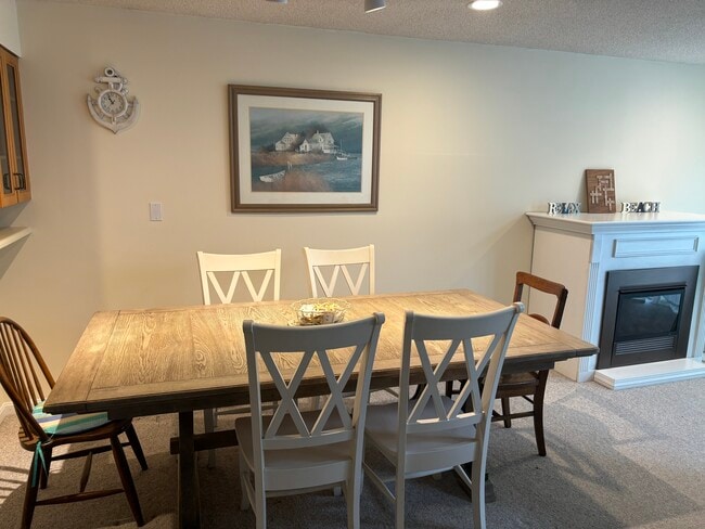 Building Photo - 146 W Grand Ave