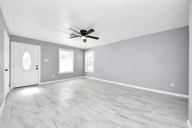 Building Photo - 5103 Karu Dr