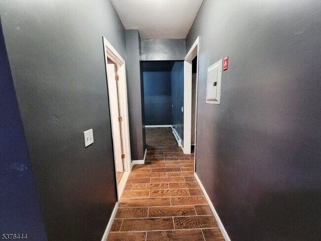 Building Photo - 116 Smith St