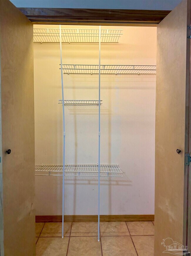 Building Photo - 7769 Lakeside Dr