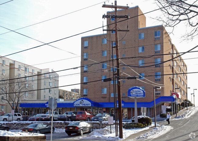 Building Photo - Armenara Plaza