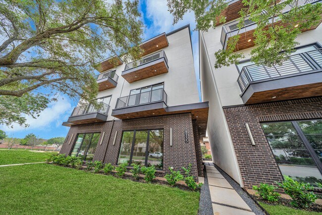 Building Photo - 1135 Lake Pointe Pkwy