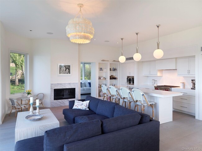 Building Photo - 2 Sun Ct