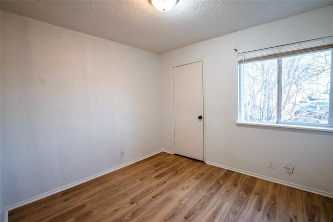 Building Photo - 10209 Brownie Dr