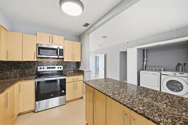 Building Photo - 740 E Evanston Cir