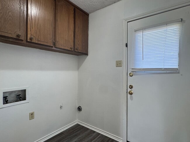 Building Photo - 3242 Stoneridge Dr