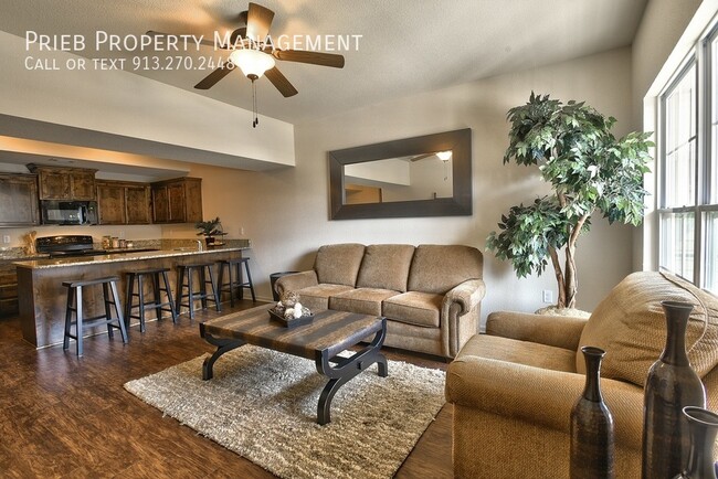 Building Photo - Parkview Townhome - Available NOW