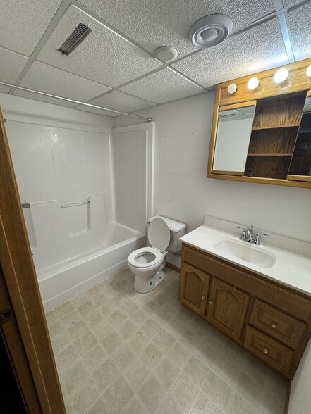 Building Photo - 155 Meadow Ln
