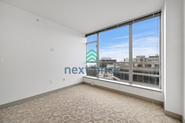 Building Photo - Stunning 2-Bed Corner Condo with Water and Mountain Views