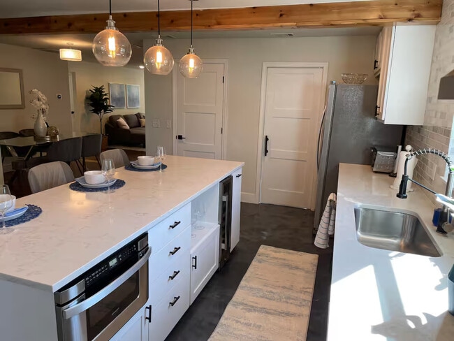 Building Photo - 1406 Brentwood St