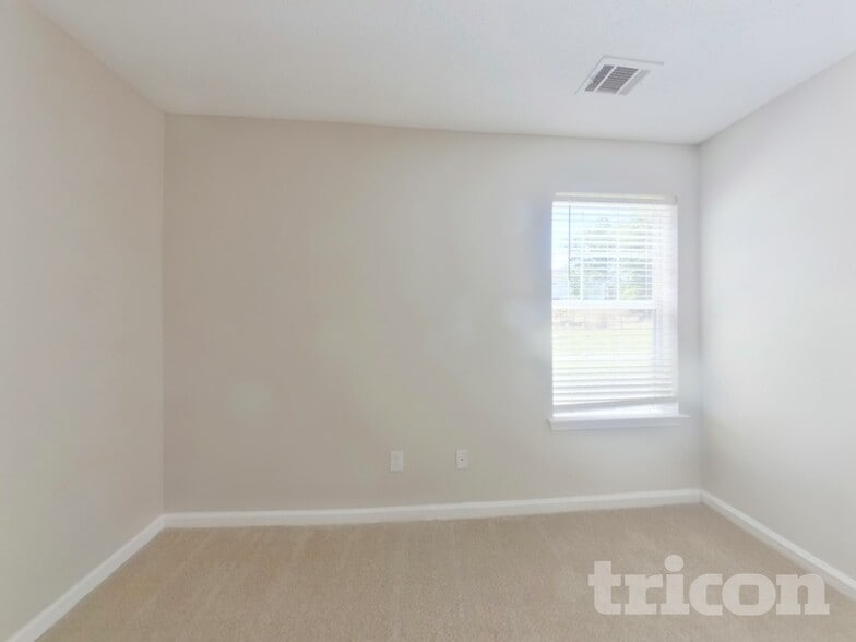 Building Photo - 1418 White Rocks Way NE