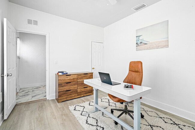 Building Photo - 2560 4th Ave S