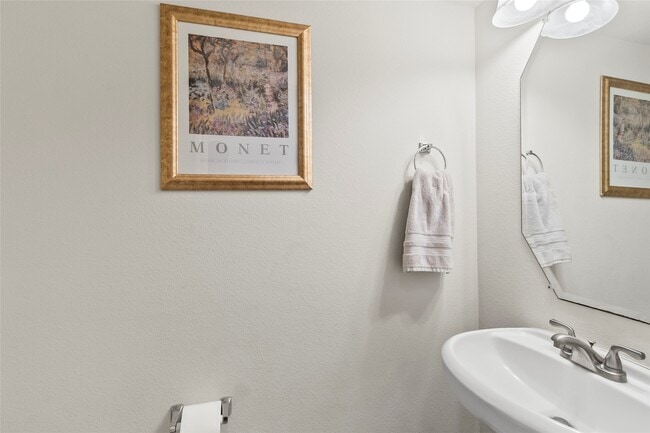 Building Photo - 427 Pinewood Ridge Dr