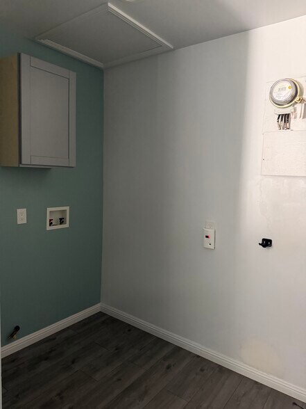 Building Photo - 1114 W 57th St