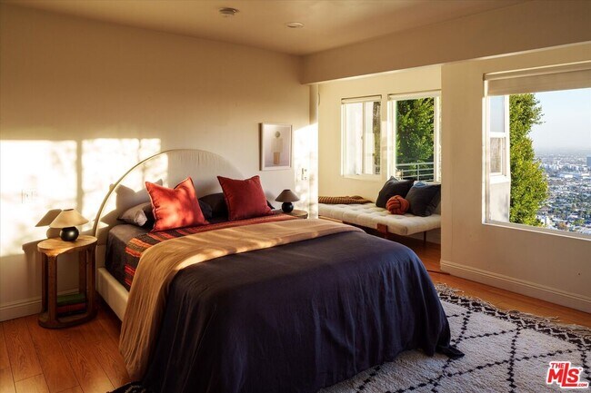 Building Photo - 8464 Cole Crest Dr