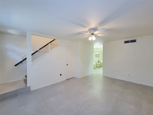 Building Photo - 1601 S Shepherd Dr