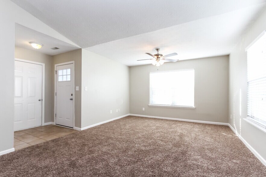 Building Photo - 1555 Sanner Dr