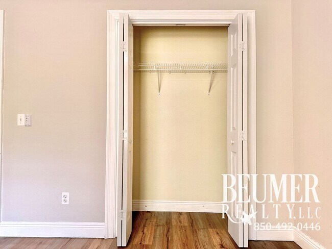 Building Photo - Now Available - 4br/2ba Home near NAS Pensacola back Gate