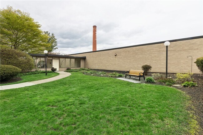 Building Photo - 1400 East Ave