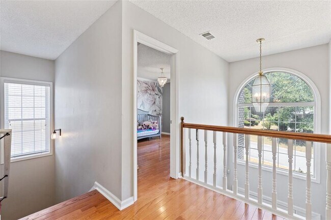 Building Photo - 881 Soaring Dr NE
