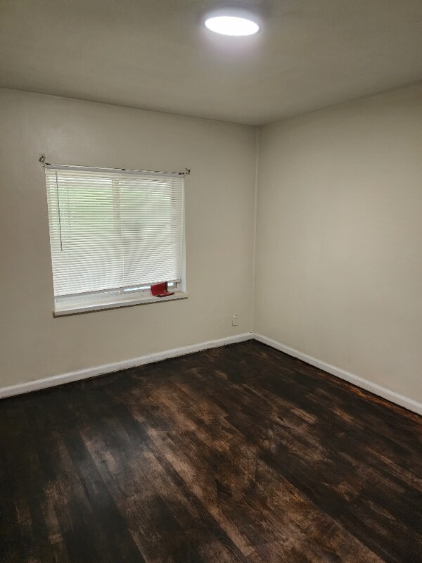 Building Photo - 3417 Riverside Dr