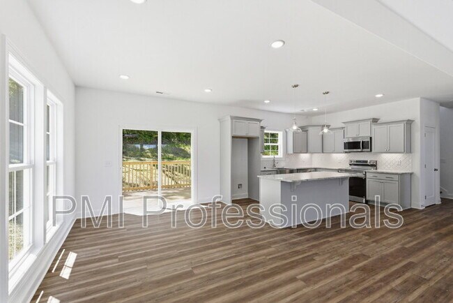 Building Photo - 406 Legends Court